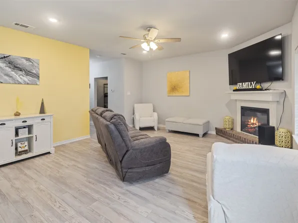 591 E Eubank, Mabank, TX 75147