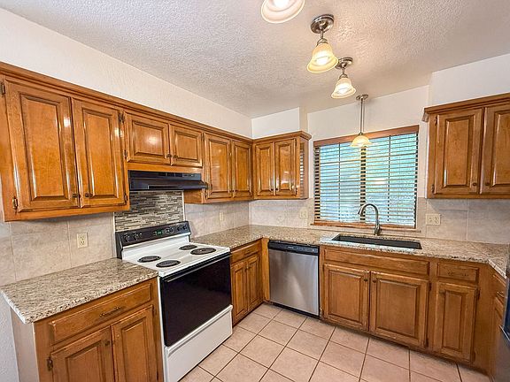 4th image of 7019 N Spinnaker Ln