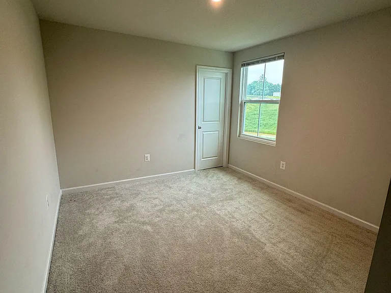 850 Wingtip Way — Photo 2