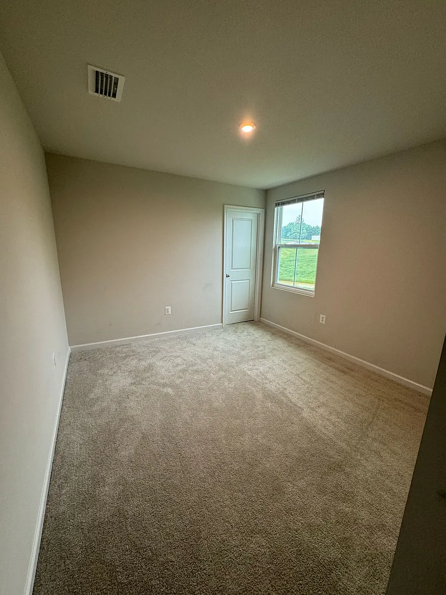 Building Photo - 850 Wingtip Way