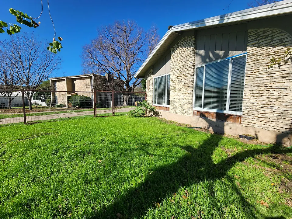 2708 Saint Edwards Cir #A