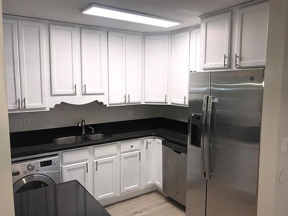 4th image of 120 N Lakeside Dr APT 1
