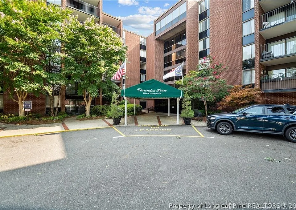 1100 Clarendon St #203