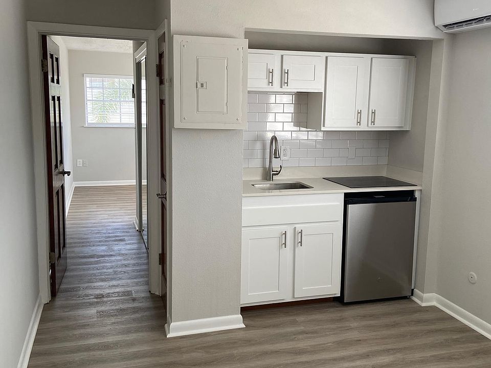 1st image of 3112 W Horatio St #48