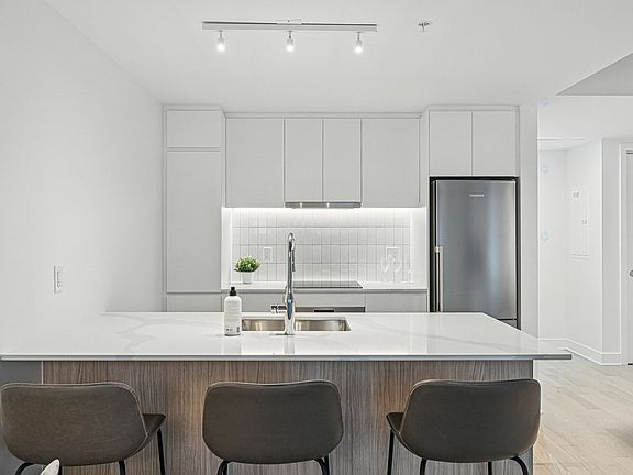 2nd image of 100 Rue Murray #609