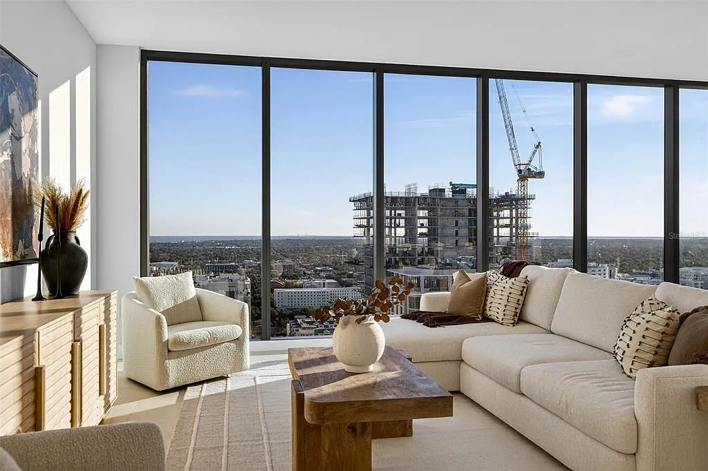 3 bed, 3.5 bath, 2167 sqft, $16,000 — Photo 4