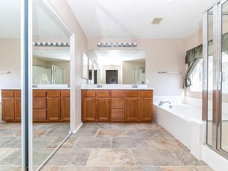 29359 Milford Ct — Photo 18