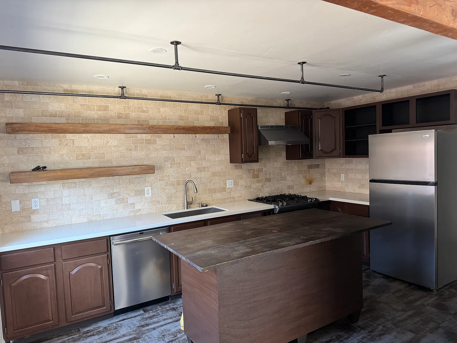 3 bed, 1.5 bath, 1260 sqft, $3,200 — Photo 3