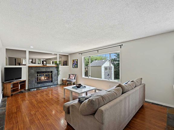 4th image of 216 Scenic Hill Close NW