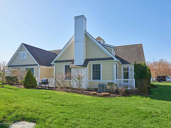 5th image of 88 Thornbrooke Dr