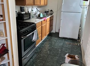 214 8th St APT 1, Troy, NY 12180