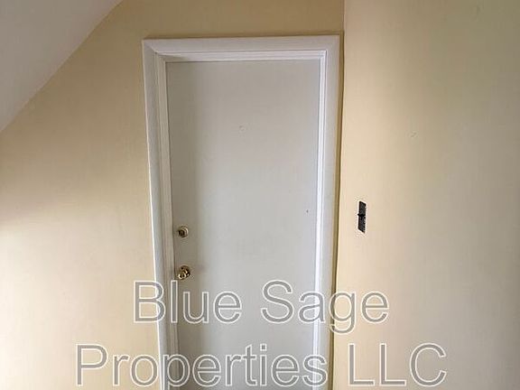 3rd image of 4424 Bloomfield Ave APT A