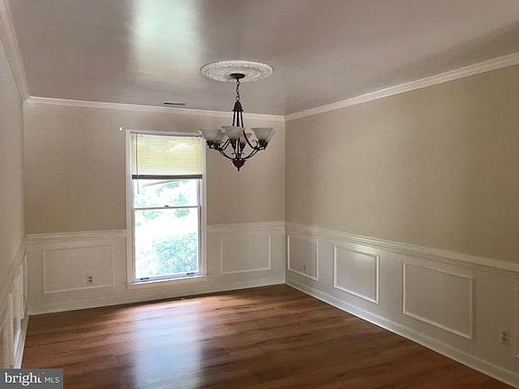 5th image of 8108 S Woods Dr