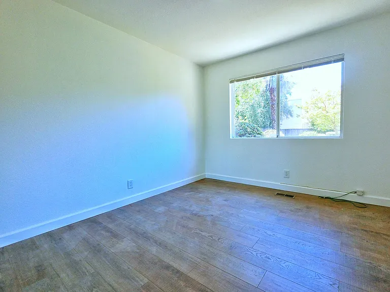 270 McDuff Ave — Photo 13