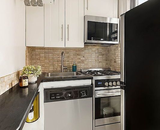 3rd image of 333 E 53rd St APT 6M