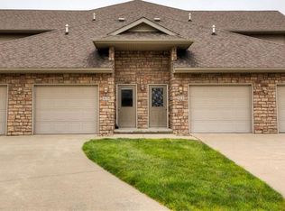 525 Kelsey Ln, Altoona, IA 50009