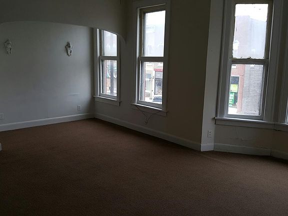 2nd image of 117 1/2 E Washington St