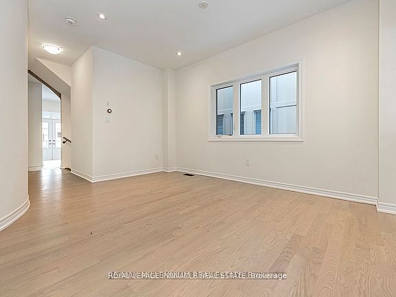 3rd image of 3904 Koenig Rd