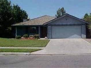 1020 Oakdale Ln, Lemoore, CA 93245