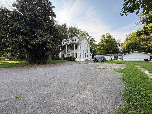 2nd image of 508 W Oak St