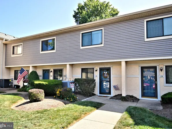 40 Ash Stoker Ln, Horsham, PA 19044