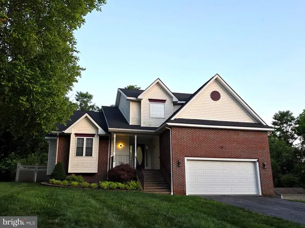 102 Fortress Dr, Winchester, VA 22603