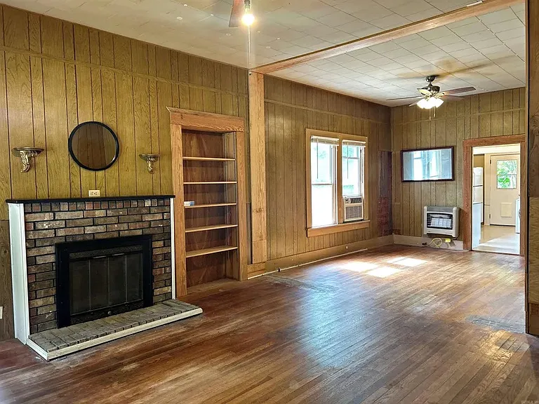 1303 Wilson St — Photo 6