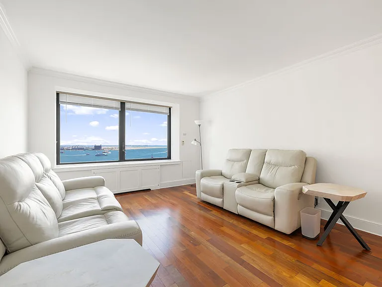 65 E India Row #19D — Photo 3