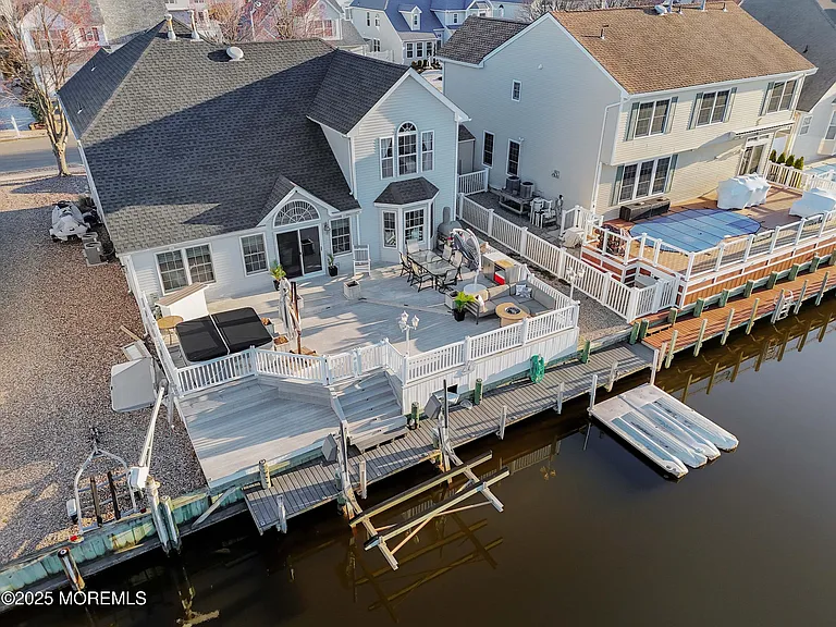 11 Peaksail Dr — Photo 25