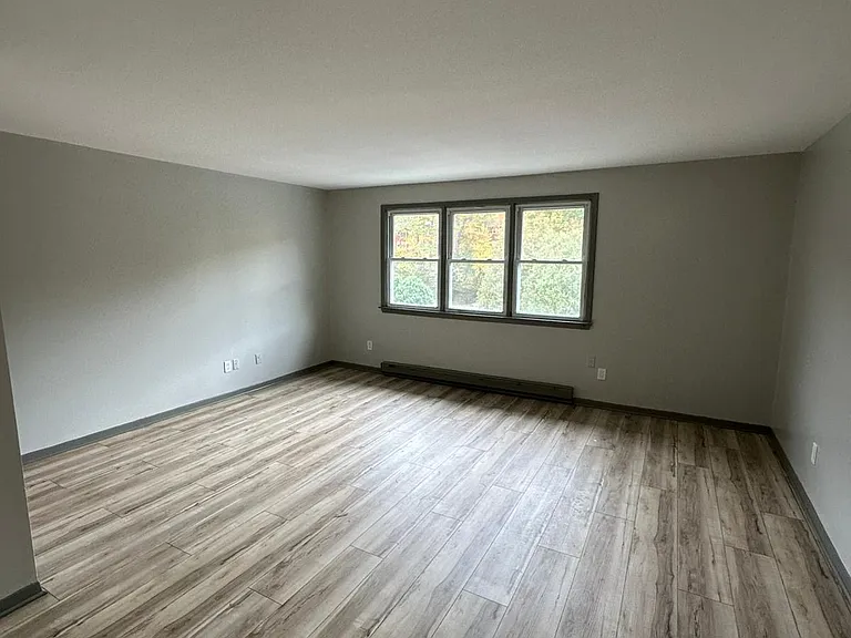 40 Briarwood Ln #16F — Photo 11