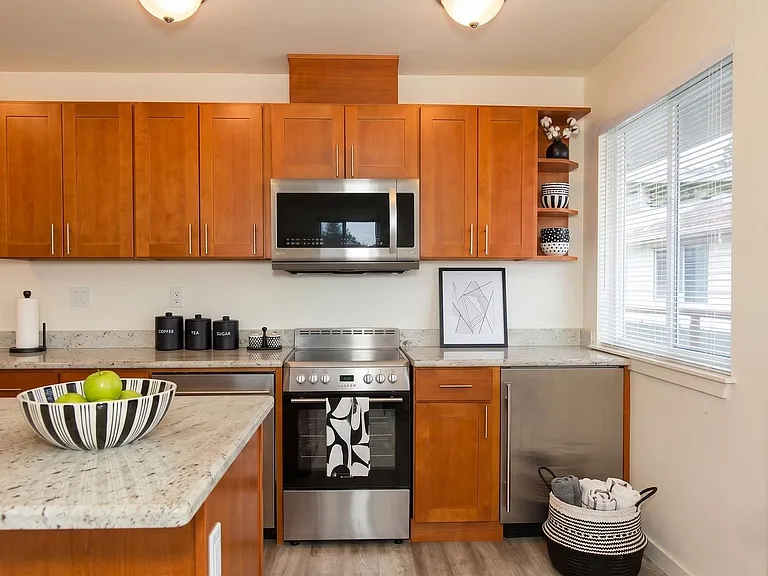 Back Nine Apartments - Located on the west slope of Queen Anne — Photo 15