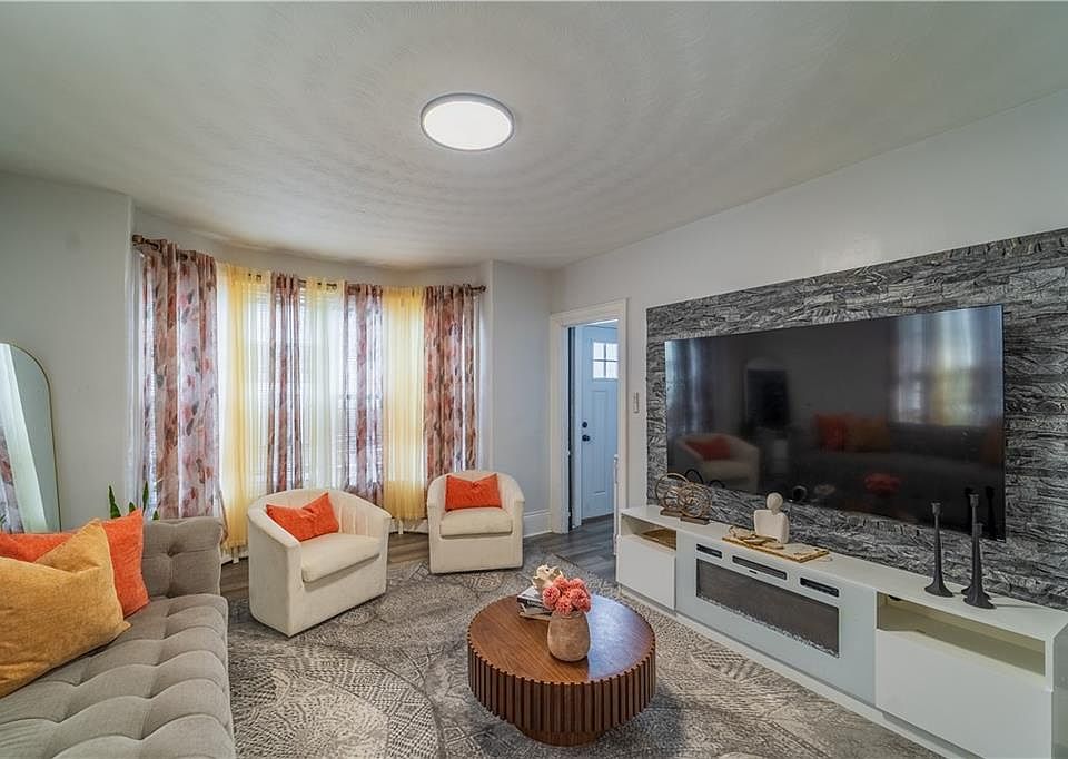 1st image of 17 Beecher St