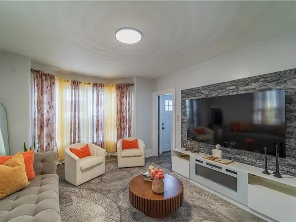 17 Beecher St, Pawtucket, RI 02860