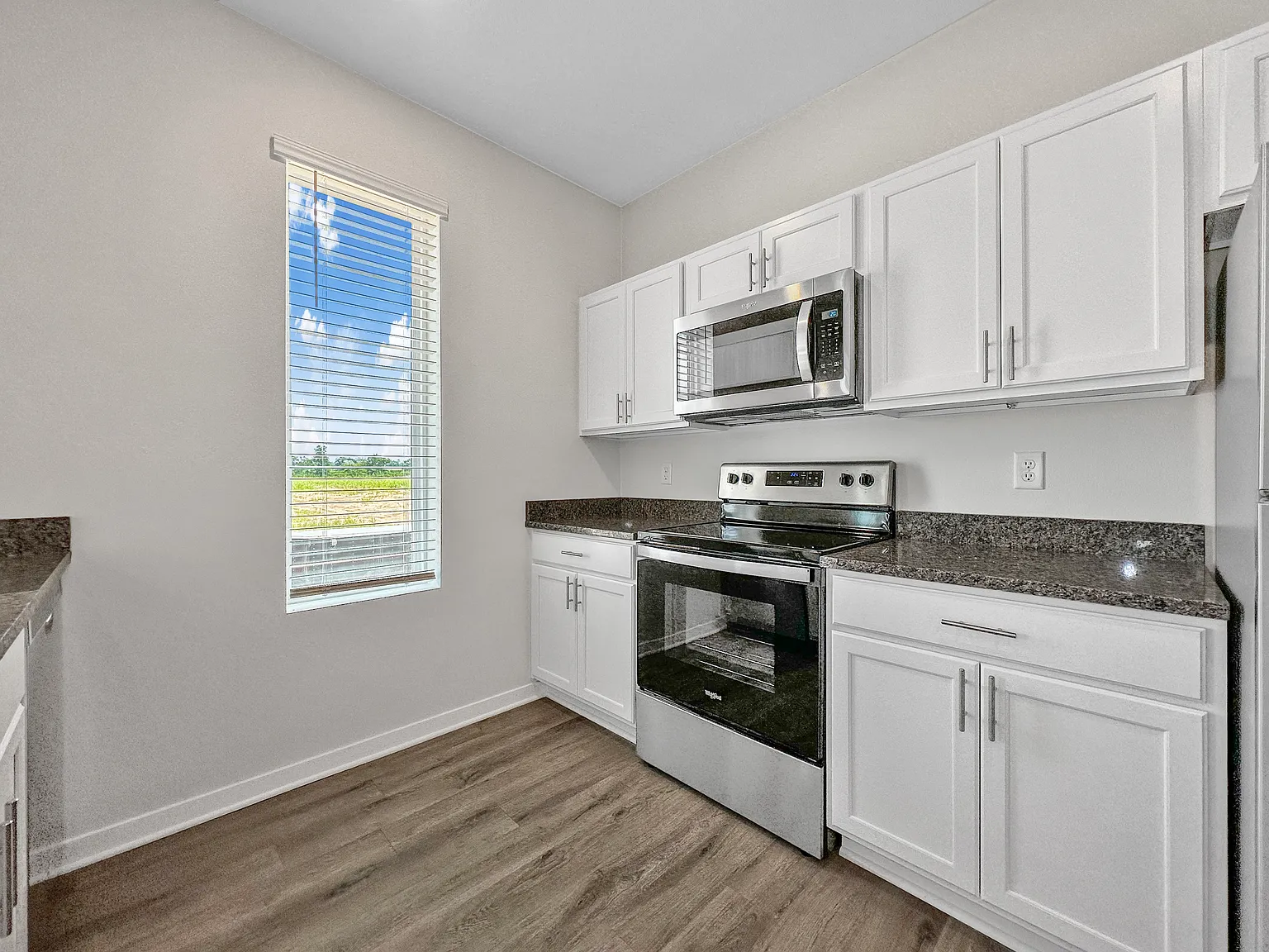 1 bed, 717 sqft, $1,200 — Photo 4