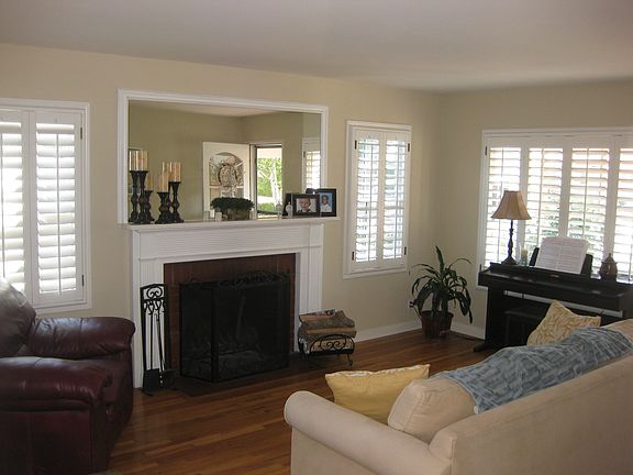 4th image of 983 Blossom Dr