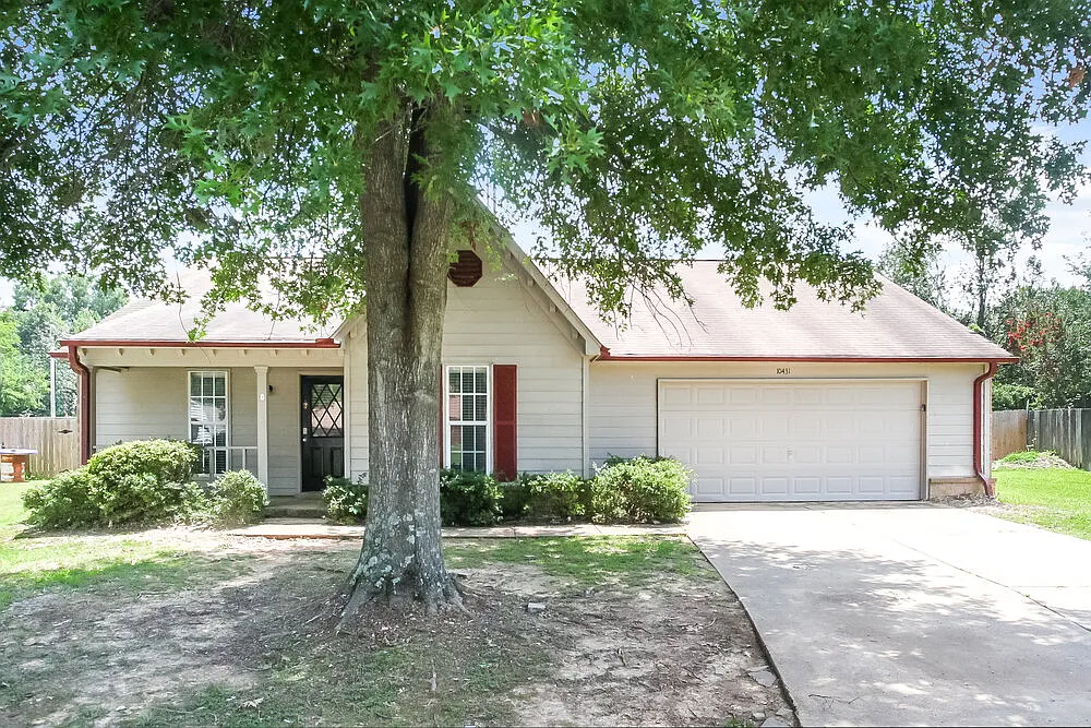 3 bed, 2.0 bath, 1648 sqft, $1,745 — Photo 1