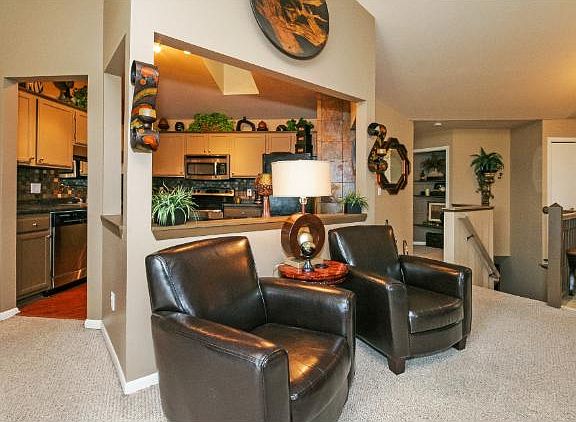 4th image of 10251 Arrowwood Dr