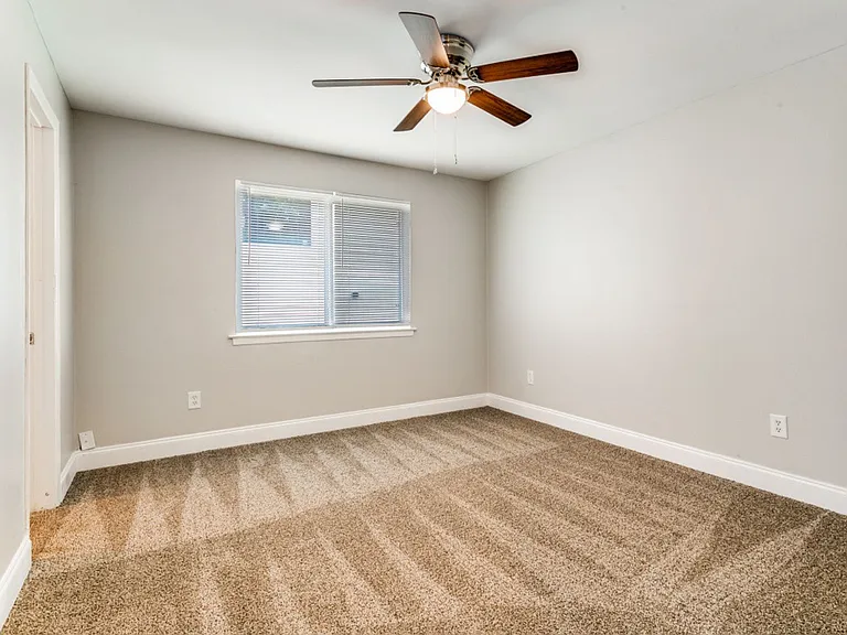 4023 N Hall St #206 — Photo 9