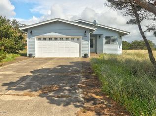 1005 NW Bayshore Dr, Waldport, OR 97394