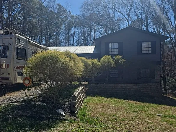 2840 Lois Ln, Loganville, GA 30052