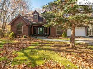 717 Pine Ridge Rd, Banner Elk, NC 28604