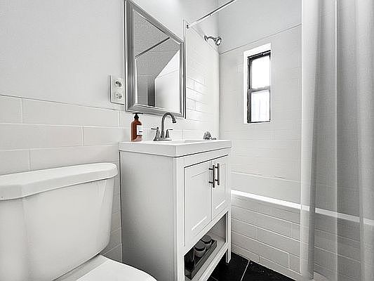 5th image of 215 W 101st St APT 5G