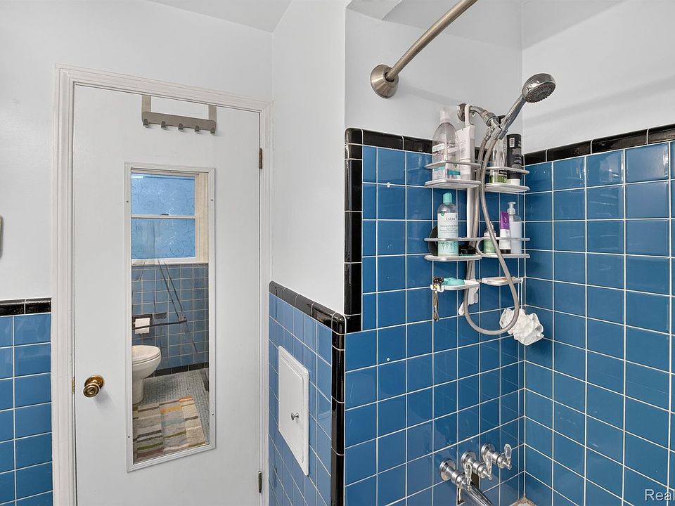 536 S Minerva Ave, photo 17