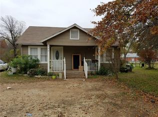 320 Roberts Cut Off Rd, River Oaks, TX 76114