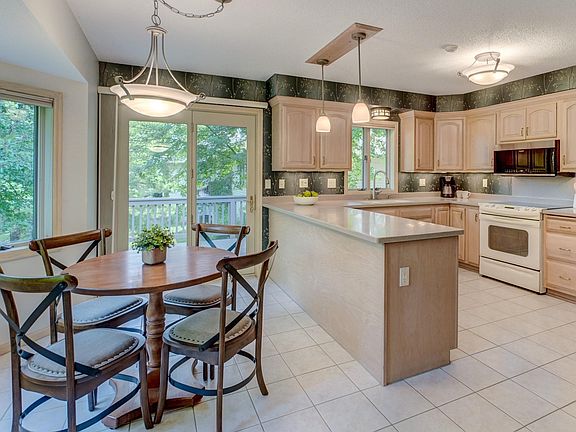 5th image of 2201 Ferris Ln