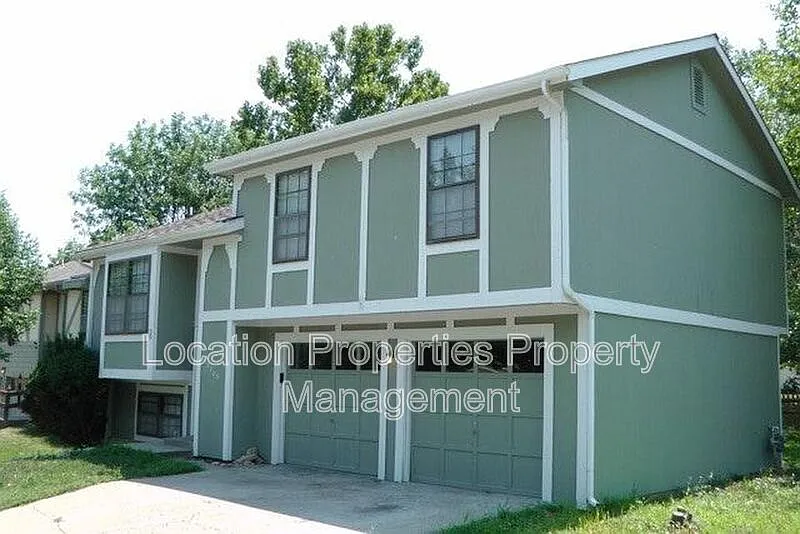 Building Photo - 3209 W 24th Ter