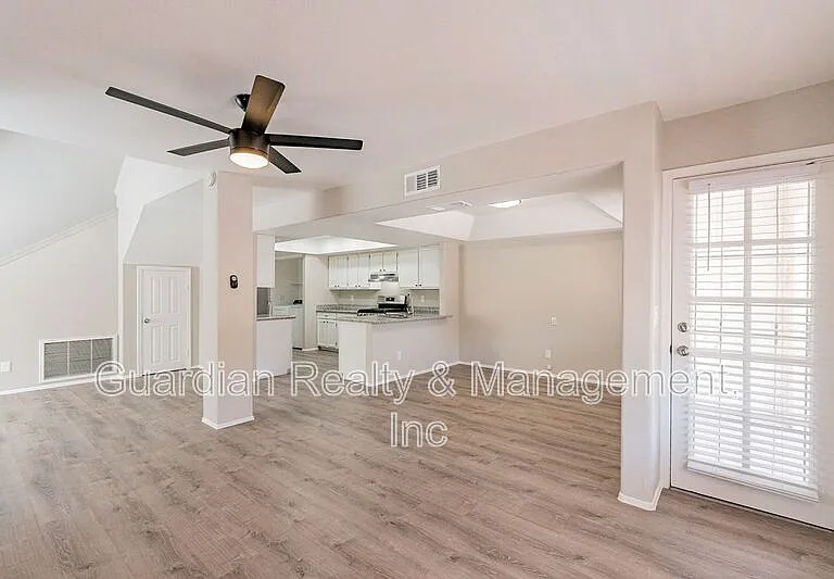 4389 S Potter Dr — Photo 3