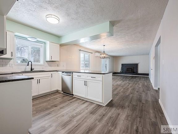 5th image of 2415 Eastview Dr