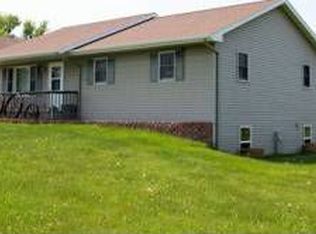 N5265 Everts Rd, New London, WI 54961