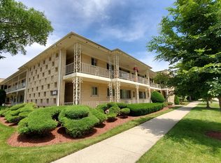 845 Busse Hwy APT 102, Park Ridge, IL 60068